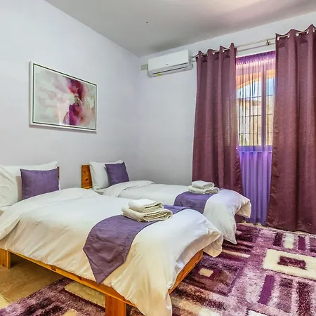 Classic Maltese 3br With Country Views - Close To Golden Bay *