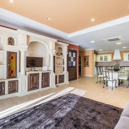Apartamento Classic Maltese 3br With Country Views - Close To Golden Bay *