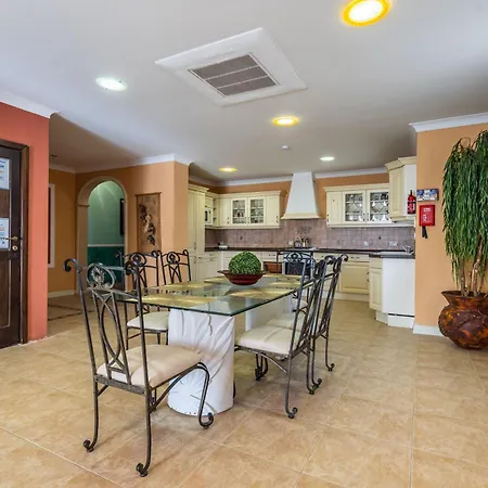 Apartman Classic Maltese 3br With Country Views - Close To Golden Bay *